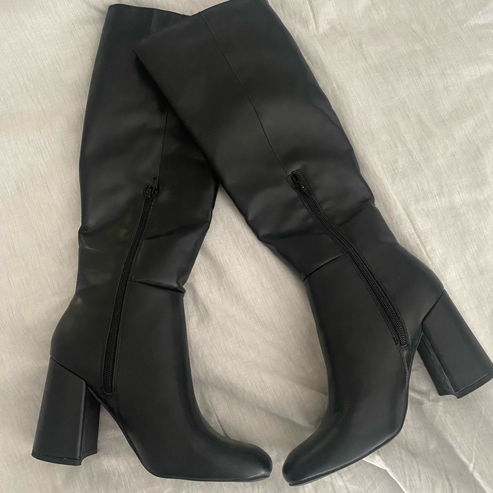 Madden Girl Women's Winslow Block-Heel Stretch Dress Boots